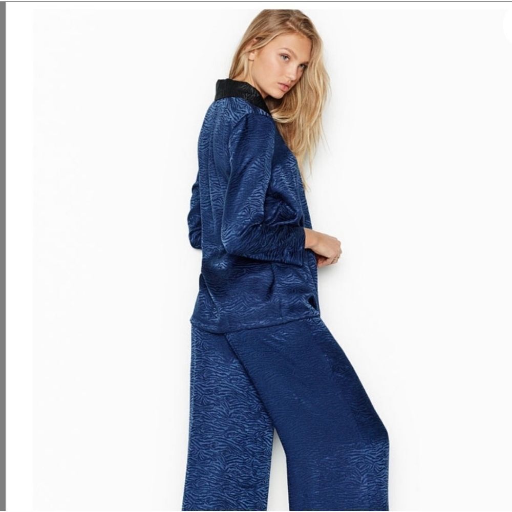 Victoria’s Secret Blue and Black Zebra Print 2pc PJ Set XS/S